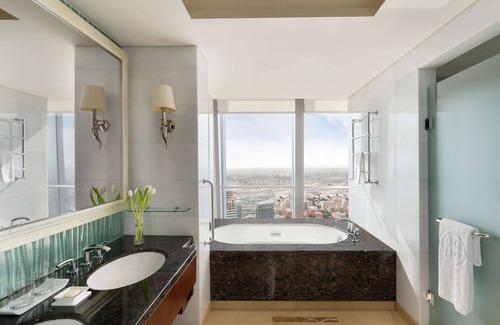 Jianwai Street Hotel | Elegant China World Summit Wing in Beijing with Spa & Pool