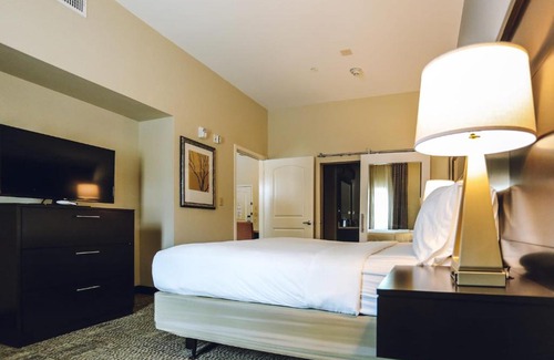 Chinatown Apartment | Chinatown 1B Hotel: Free Parking, Family-Friendly Amenities