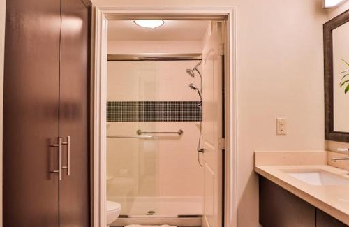 Chinatown Apartment | Chinatown 1B Hotel: Free Parking, Family-Friendly Amenities