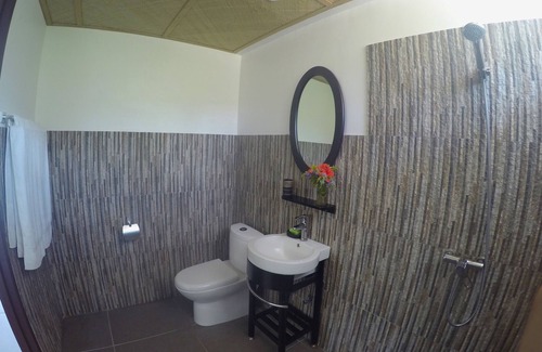 Coron Hotel | Discover Chindonan Dive Resort: Ocean Views & Pool Access