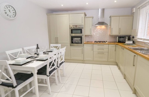 Freshwater House | Family-Friendly Chinefields with Ocean View in Freshwater
