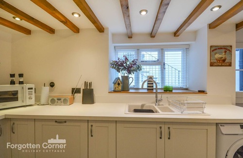 Cawsand Cottage | Chinery-Smith Cottage: Cozy Retreat for 6 with Kitchen