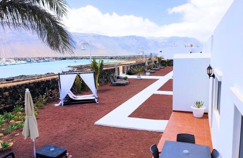 Caleta de Sebo Apartment | Oceanfront Bliss at Chinijo Beach - Guest Rated 8.9/10