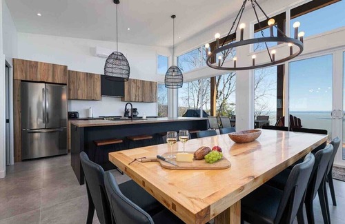 Les Eboulements Ski Chalet | Unforgettable Chinook 166: Scenic Views & Game Room Fun