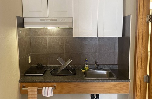 South Lethbridge Hotel | Comfortable Stay at Chinook Motel with Spa and Breakfast