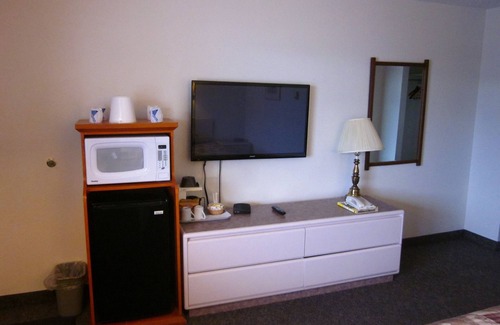 South Lethbridge Hotel | Comfortable Stay at Chinook Motel with Spa and Breakfast