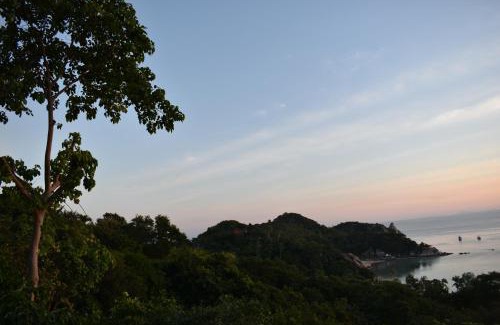 Koh Tao House | Oceanfront Chintakiri Resort: Family-Friendly with Pool