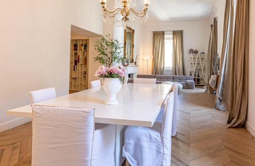 La Spezia Historic Centre Apartment | Chiodo Luxury 14: Pet-Friendly Haven with Perfect Rating