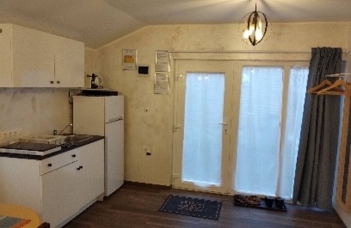 Ujbarok Apartment | Comfortable Chiomei House Near M1 with Spa & Breakfast