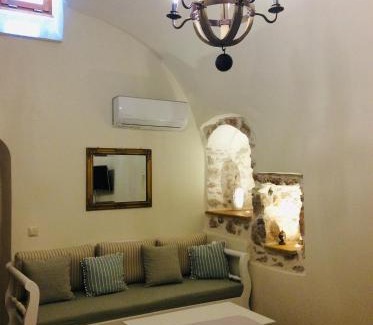 Vessa Apartment | Family-Friendly Stay at CHIOS MANTALENAS Apartments