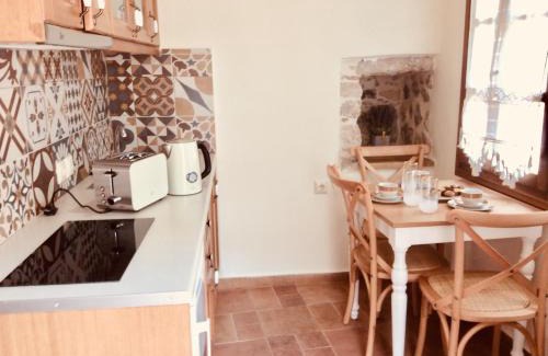Vessa Apartment | Family-Friendly Stay at CHIOS MANTALENAS Apartments