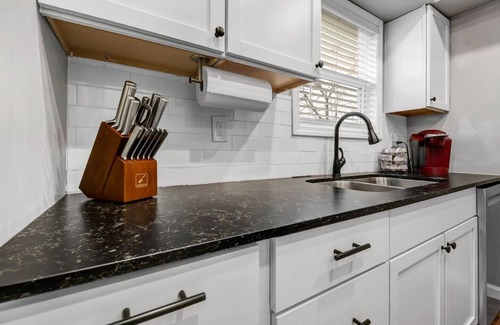College Station Apartment | Chip&Jo: King Beds Near A&M with Pet-Friendly Amenities