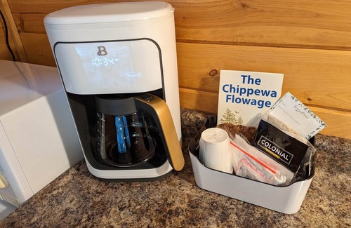 Hayward Apartment | Comfortable Chip-Wa Lodging Room 2 with Kitchen Amenities