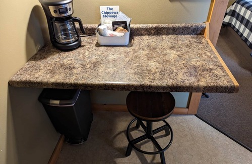 Hayward Apartment | Family-Friendly Getaway at Chip-Wa Lodging Room 4
