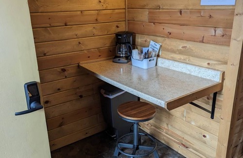 Hayward Apartment | Family-Friendly Chip-Wa Lodging Room with Kitchen Access