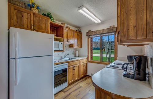 Clark Cabin | Cozy Chipmunk Cabin: Pet-Friendly Retreat on Elk River