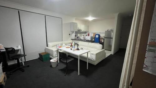 Chippendale House | Budget-Friendly Chippendale 2b1b with Breakfast & Kitchen