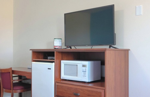 Mount Pleasant Hotel | Budget-Friendly Stay at Chippewa Motel with Family Amenities