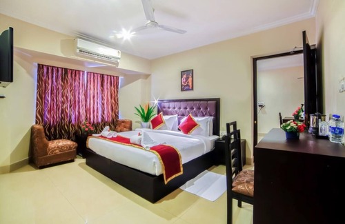 Palayam Hotel | Chirag Inn: Family-Friendly Stay with Breakfast & Dining