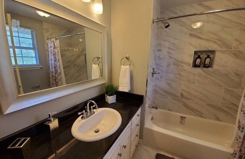 Central Oklahoma City House | Top-Rated Chisholm Creek Hotel with Breakfast & Kitchen Access