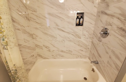 Central Oklahoma City House | Top-Rated Chisholm Creek Hotel with Breakfast & Kitchen Access