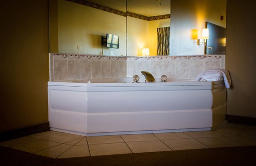Chisholm Hotel | Family-Friendly Stays at Chisholm Inn & Suites with Breakfast