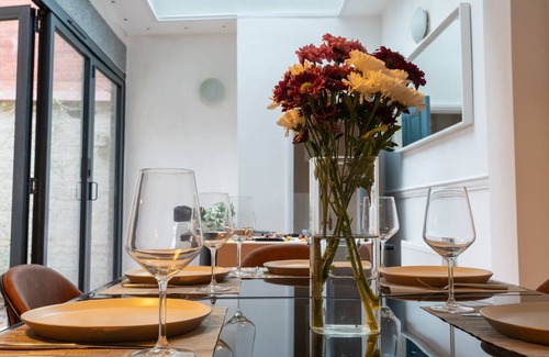 Chiswick Apartment | Elegant Chiswick 4 Bed Victorian Townhouse Near Tube