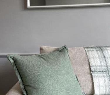 South Acton Apartment | Cozy Chiswick Park Acton Town Garden Suite for Families