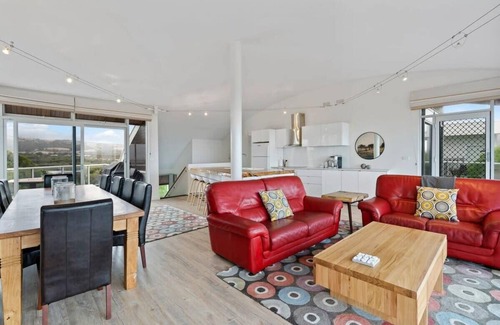 Hayborough House | Oceanfront Chiton Breeze with Pet-Friendly Amenities