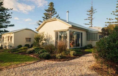 Hayborough House | Chiton Cottage by the Sea - Fire - Pets - Bikes