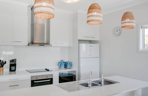 Hayborough House | Beachfront Bliss at Chiton Drift: Guest Rated 9.8/10