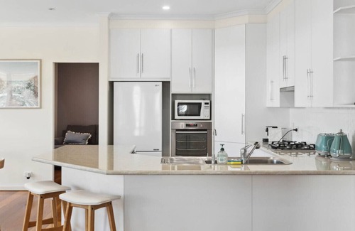 Hayborough House | Chiton Rocks Court! Mini Oasis by the Sea