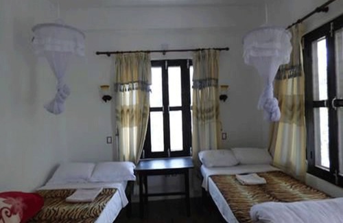 Sauraha Cabin | Discover Chitwan Gaida Lodge: Ocean View & Family-Friendly