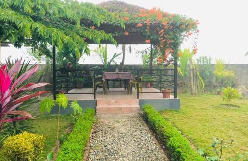 Sauraha Resort | Chitwan Village Resort: Guest Rated 9.2 with Family Amenities