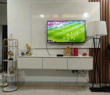 Port Harcourt Apartment | Impressive Chizzy Apartment: 4-Star Stay for Families & Pets