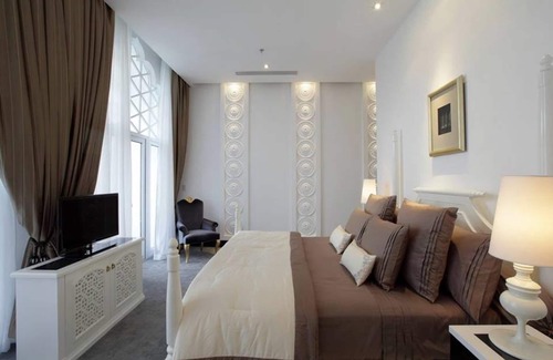 Phu My Hung Hotel | Indulge at Chloe Gallery: 5-Star Comfort with Pool & Dining