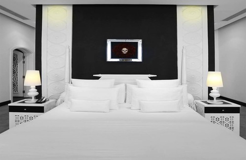Phu My Hung Hotel | Indulge at Chloe Gallery: 5-Star Comfort with Pool & Dining