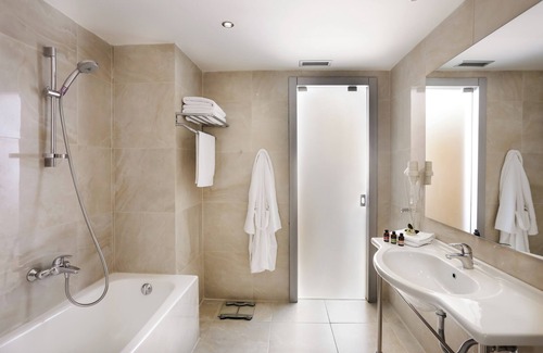 Kastoria Hotel | Experience the Chloe Hotel: Top-Rated with Spa & Dining