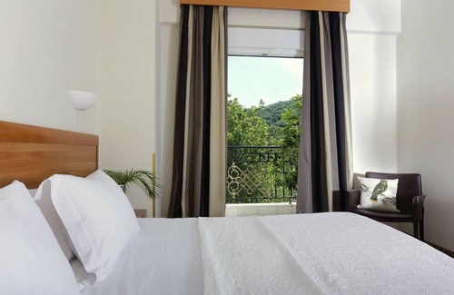 Kastoria Hotel | Experience the Chloe Hotel: Top-Rated with Spa & Dining