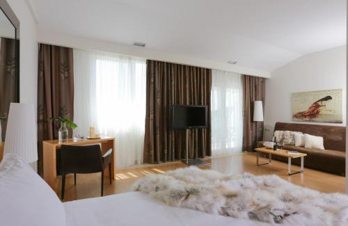Kastoria Hotel | Discover Chloe Hotel: Family-Friendly with Top Amenities