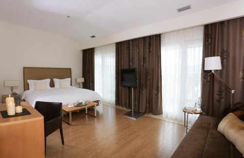 Kastoria Hotel | Discover Chloe Hotel: Family-Friendly with Top Amenities