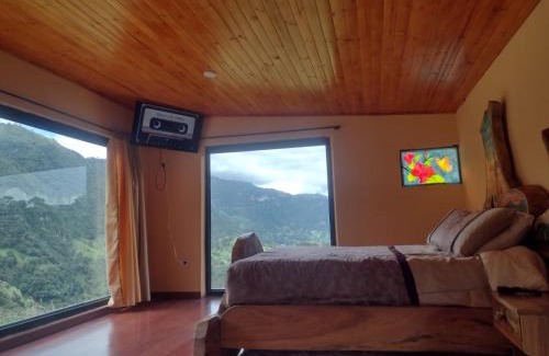 Choachi Ski Chalet | Pet-Friendly Retreat at Choachi Casa Colibri - 9/10 Rated