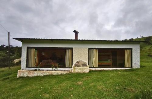 Choachi Ski Chalet | Pet-Friendly Retreat at Choachi Casa Colibri - 9/10 Rated