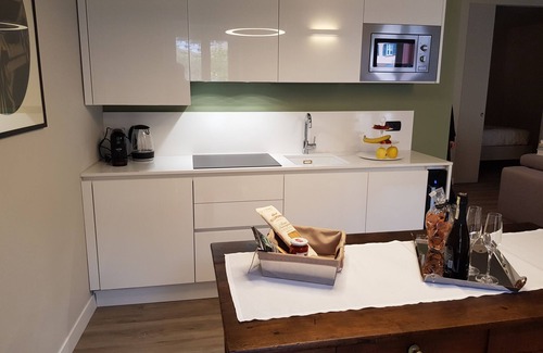 Omegna Apartment | Indulge at Chocolat L'Escale in Omegna with Spa Amenities