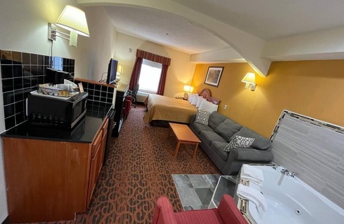 Hershey Hotel | Charming Chocolate Express Hotel & Suites in Hershey, PA