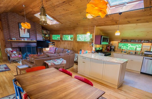 Chocorua Cabin | Chocorua Lake Retreat: Private Swimming Area & Dog-Friendly!