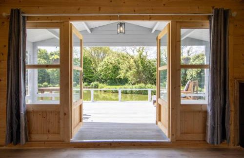 Ford Apartment | Choller Lake Lodges: Sunbeam Cabin with Private Hot Tub