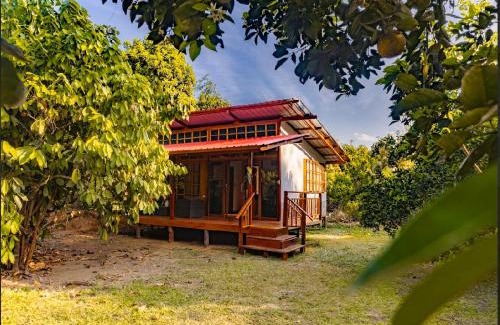Puerto Maldonado House | Family-Friendly Chomi House Tambopata with Pool Access
