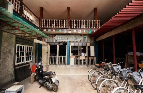 Ayutthaya House | Budget-Friendly Chommuang Guest House with Breakfast & Dining