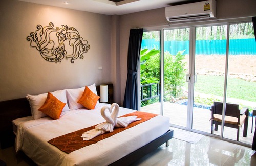 Khuekkhak Hotel | Relax at Chomphu Resort Khaolak with Pool and Restaurant